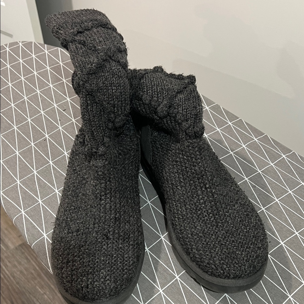 Cozy grey Knit Boots